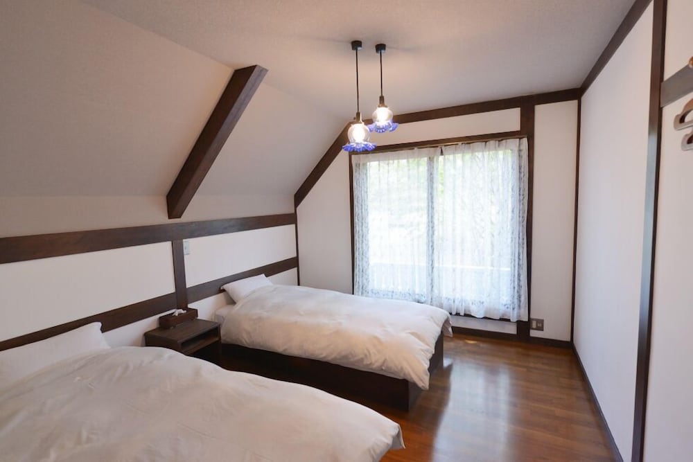 Western Style Room, Shared Bathroom photo 2