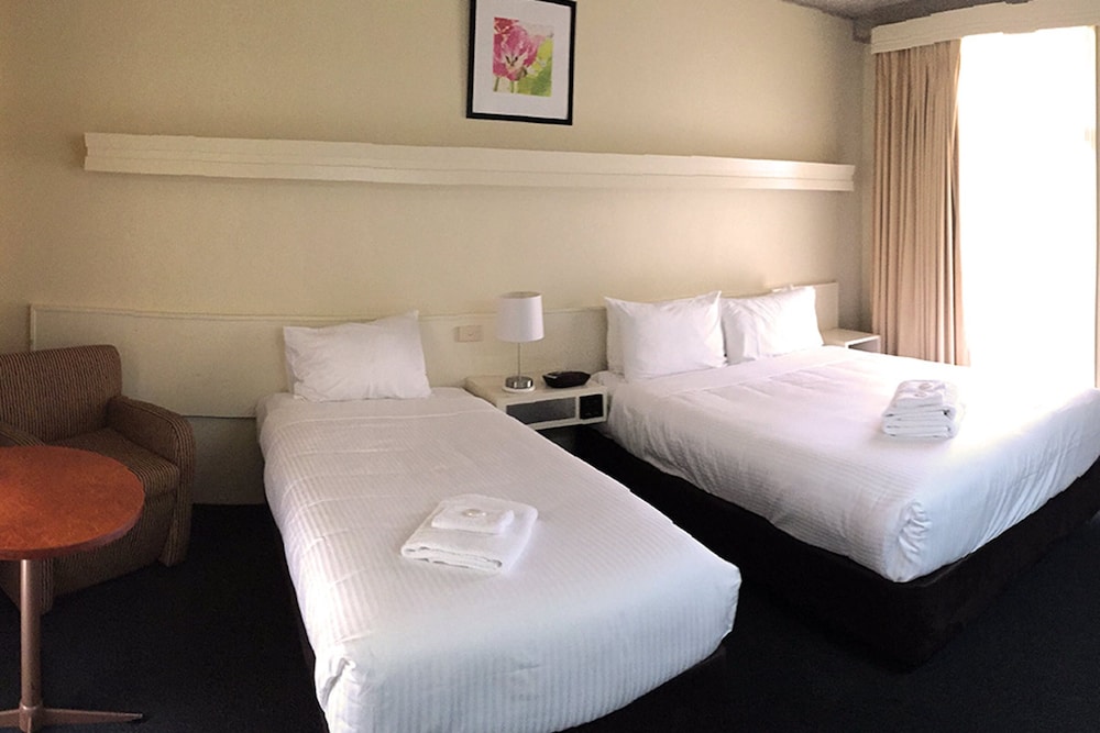 Poolside Room photo 3