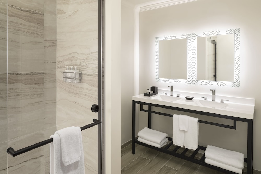 Signature Studio Suite (Creekside) - Photo 4