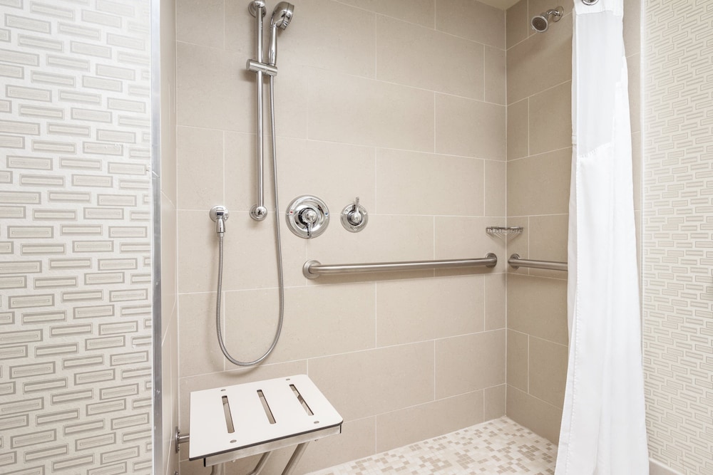 Standard Room, 1 King Bed, Accessible (Communication, Roll-In Shower) - Photo 4
