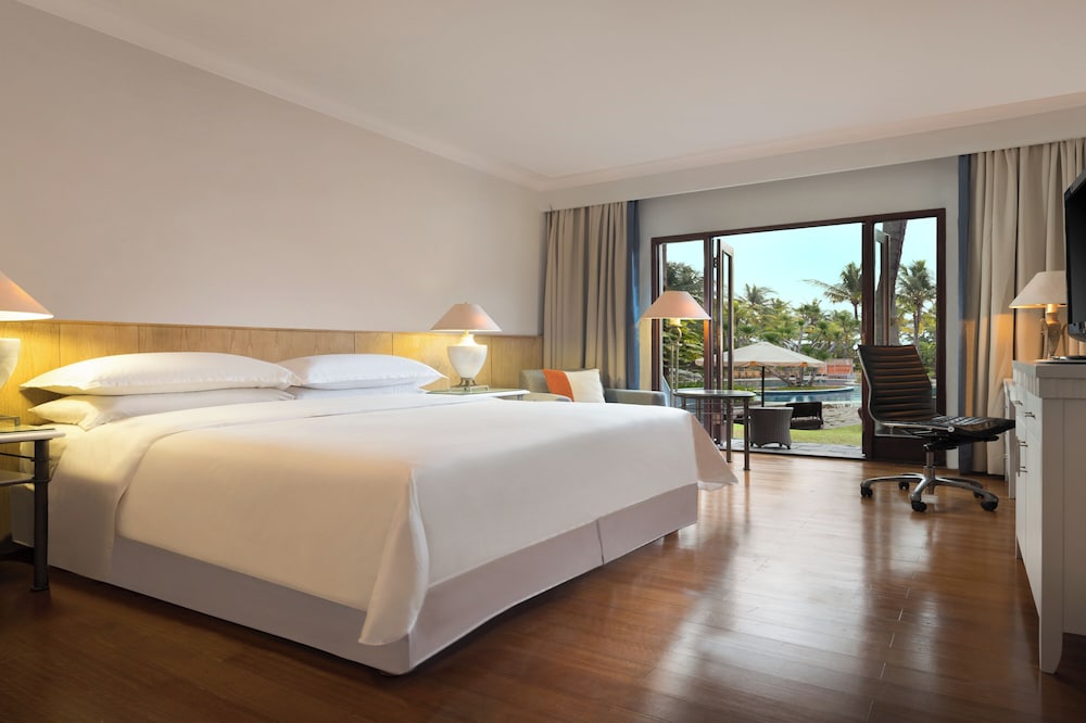 Deluxe King Room with Terrace and Garden Access