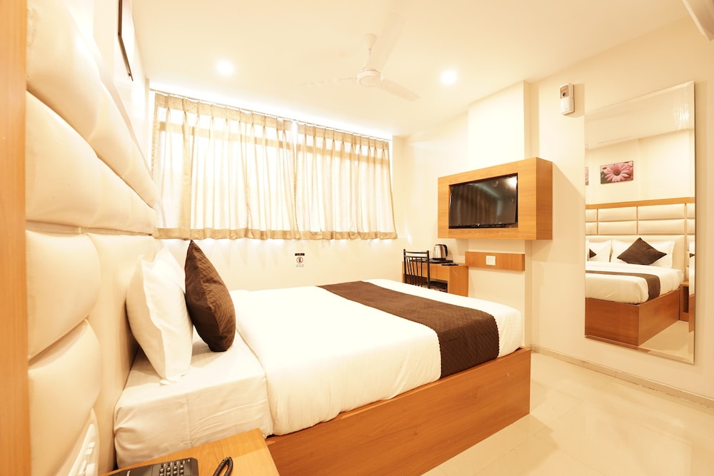 New Sapphire Suite - Photo 8