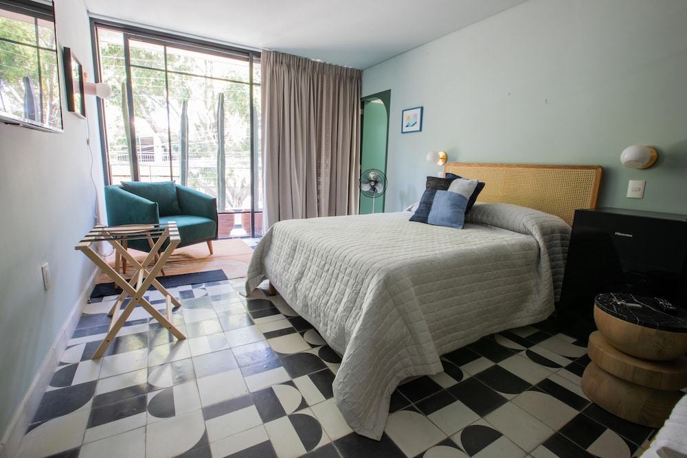 Standard Room (Studios 2 - 5 - 6 - 7)
