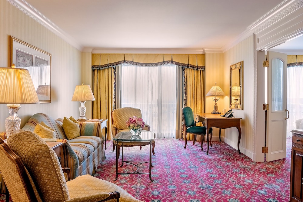 Executive Suite, 2 Queen Beds - Photo 2