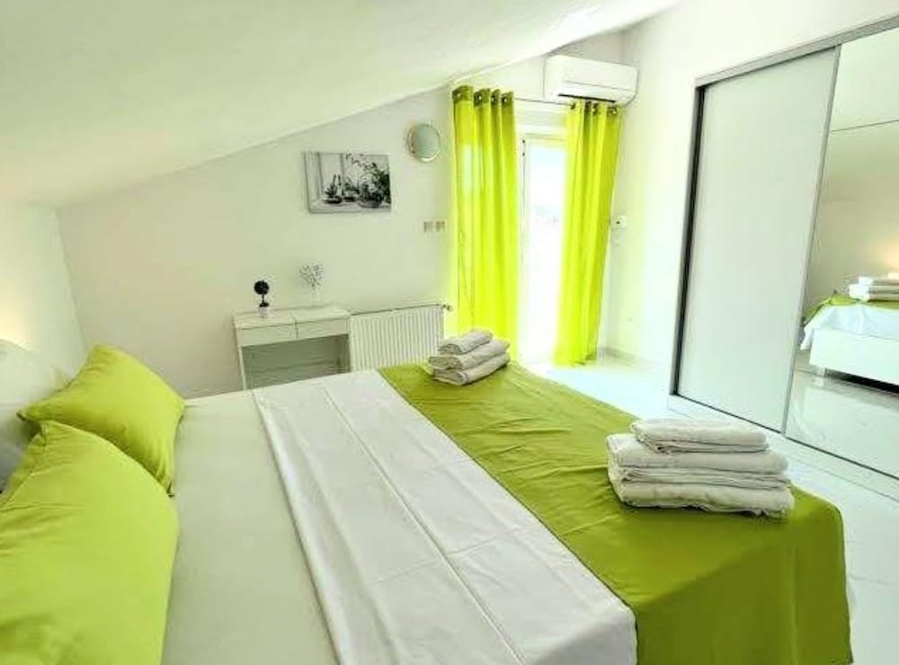 Double Room (Classic Double Room With Sea View (9))
