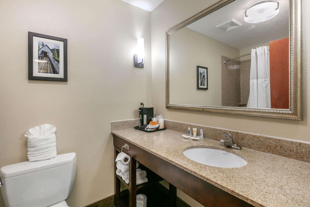 1 King Bed, Suite, Nonsmoking - Photo 11