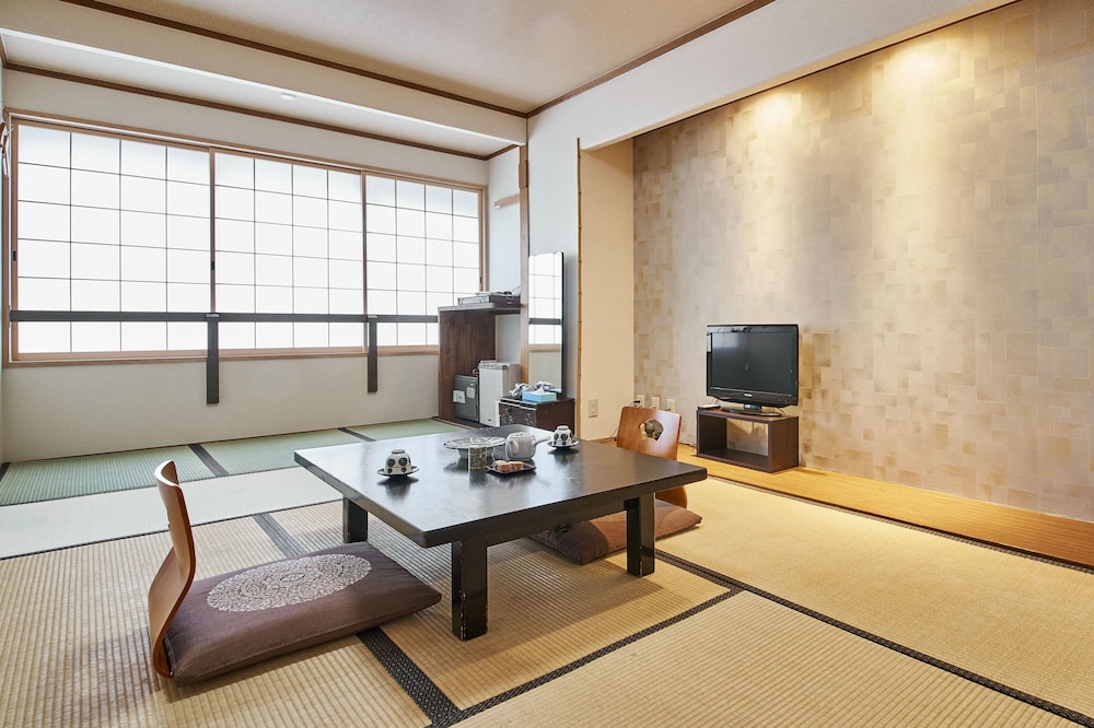 Japanese-Style Room, Shared Bathroom (7 Tatami Mats) thumbnail 5