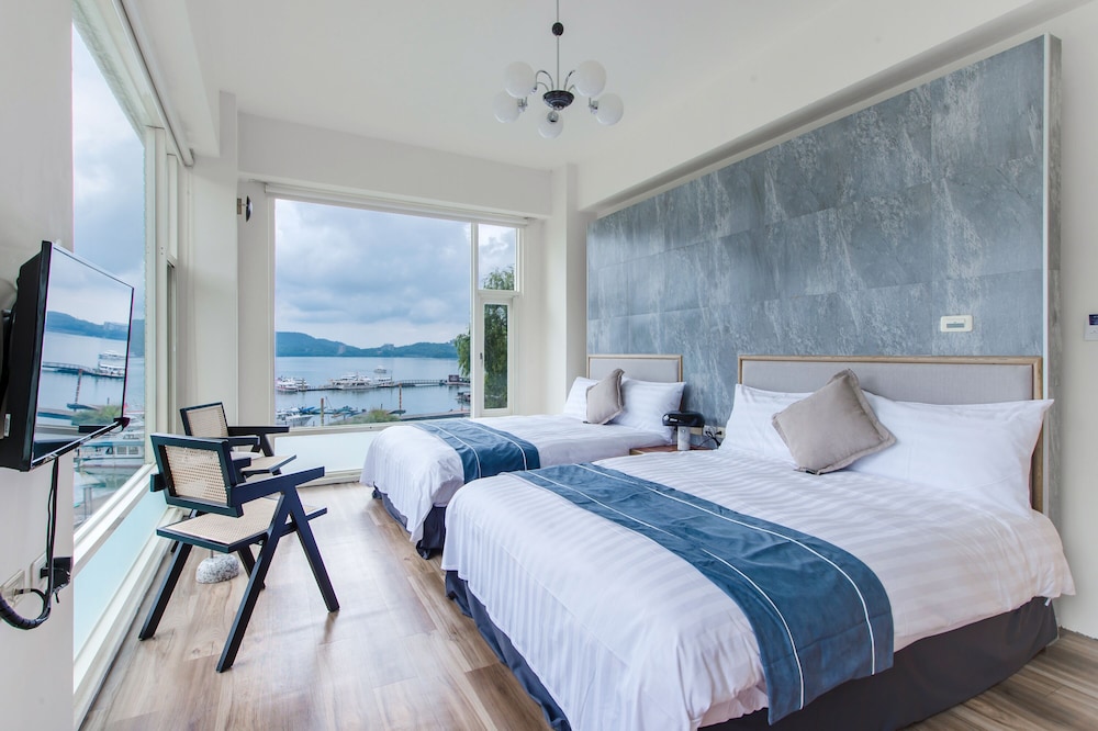 Deluxe Quadruple Room, Lake View - Photo 2