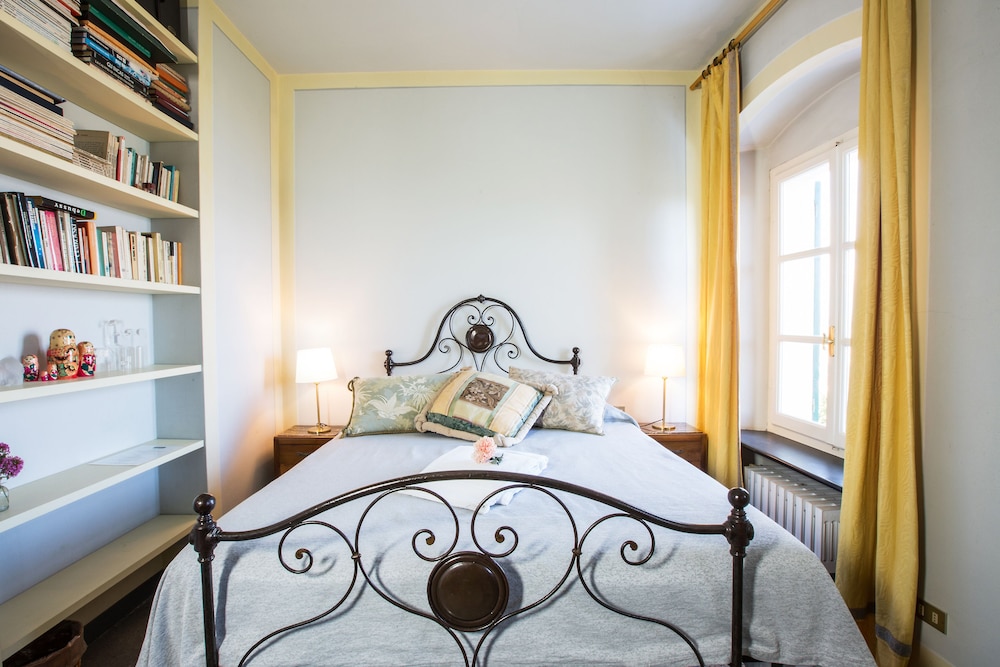 Basic Double Room, Shared Bathroom, Sea View (Vernezza)