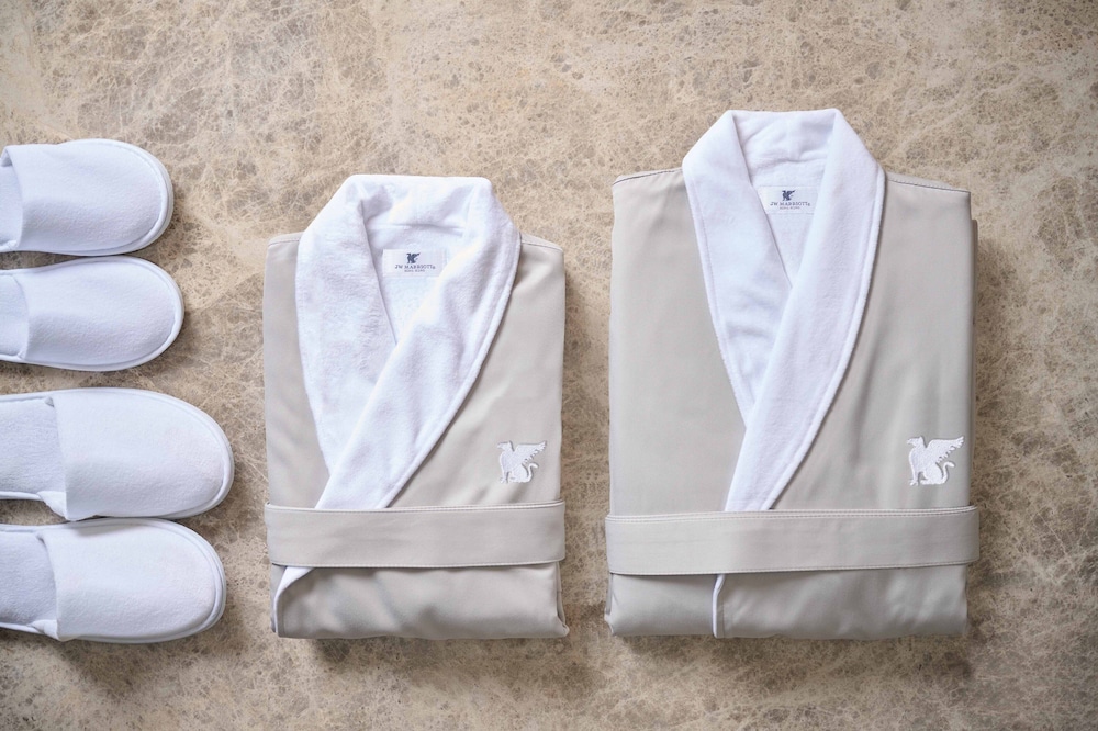 Bauhinia Suite, 1 King Bed, Harbor View