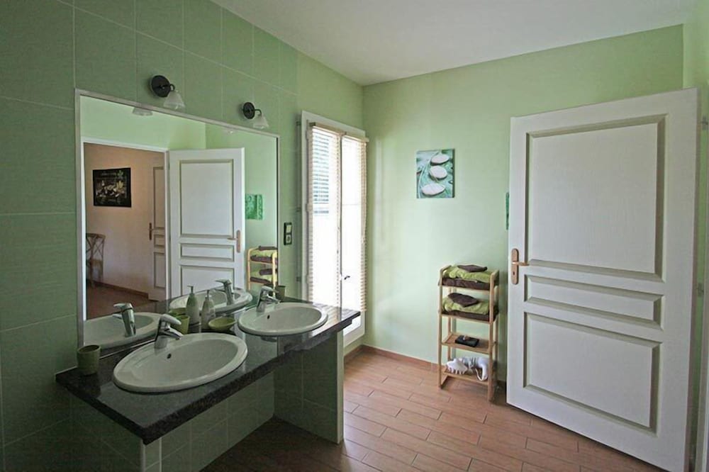 Lodge, 5 Bedrooms, For 12 Persons photo 3