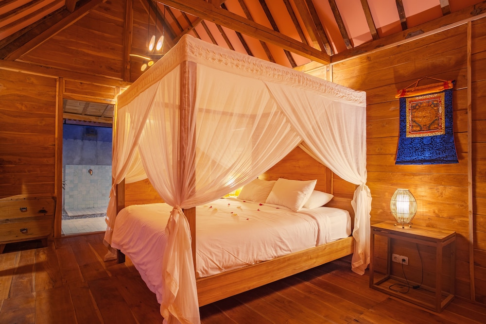 Kesambi 2 Wooden House