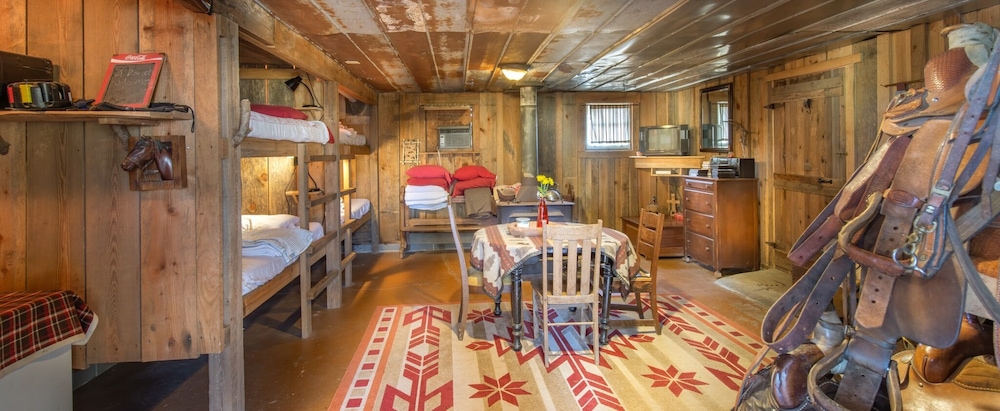 Room (Saddle House - Shares bath with Porch)