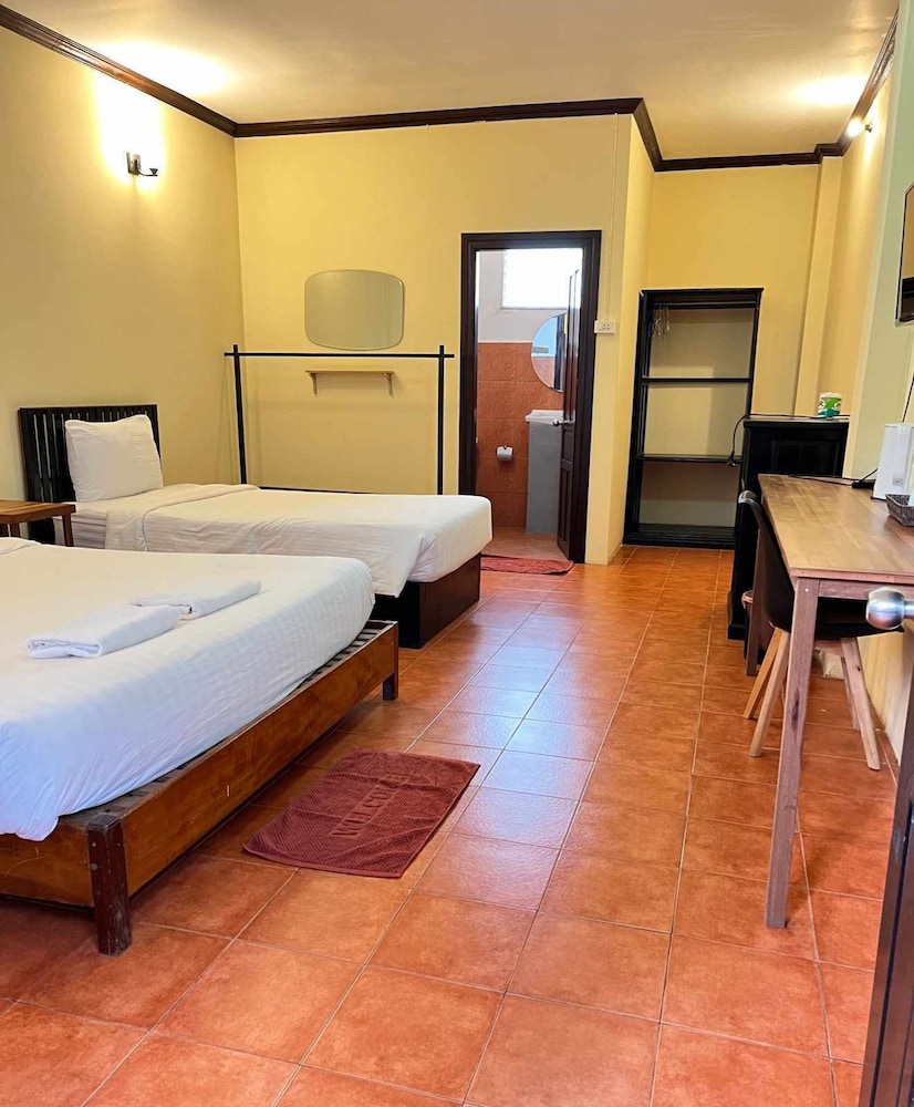 Economy Twin Room - Photo 4