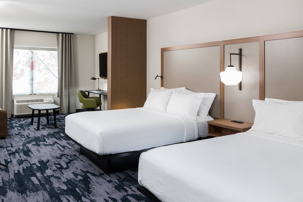 Suite, Multiple Beds (Mobility Accessible, Tub)