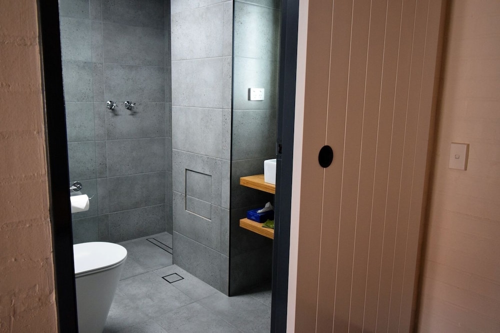 Deluxe Room, Non Smoking, Refrigerator (Delux Queen) photo 2