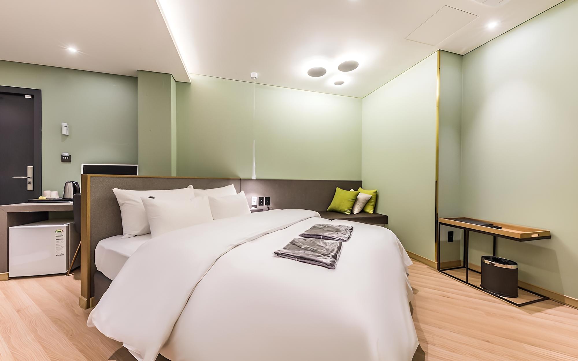 Room (Suite) - Photo 10