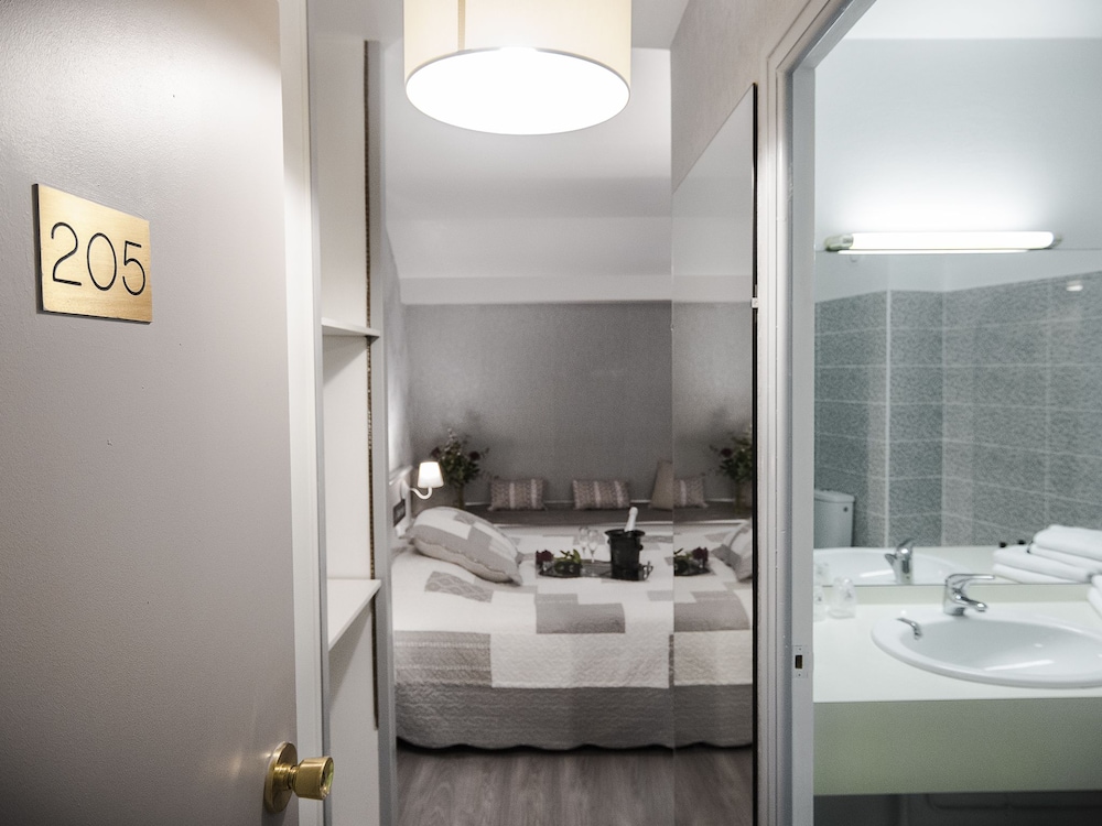 Standard Double Room, 1 Double Bed, Private Bathroom, Garden View photo 3