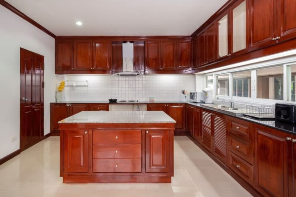 Villa, 5 Bedrooms, Private Pool - Photo 9