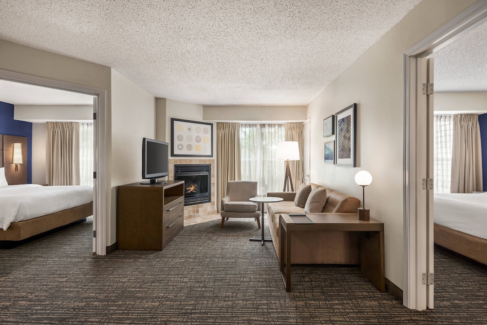 Suite, 2 Bedrooms, Fireplace - Photo 1