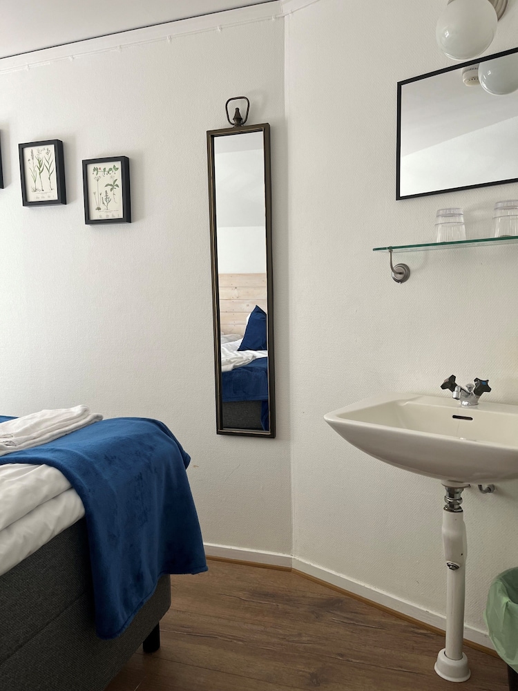 Double Room, Shared Bathroom (Hostel) photo 2