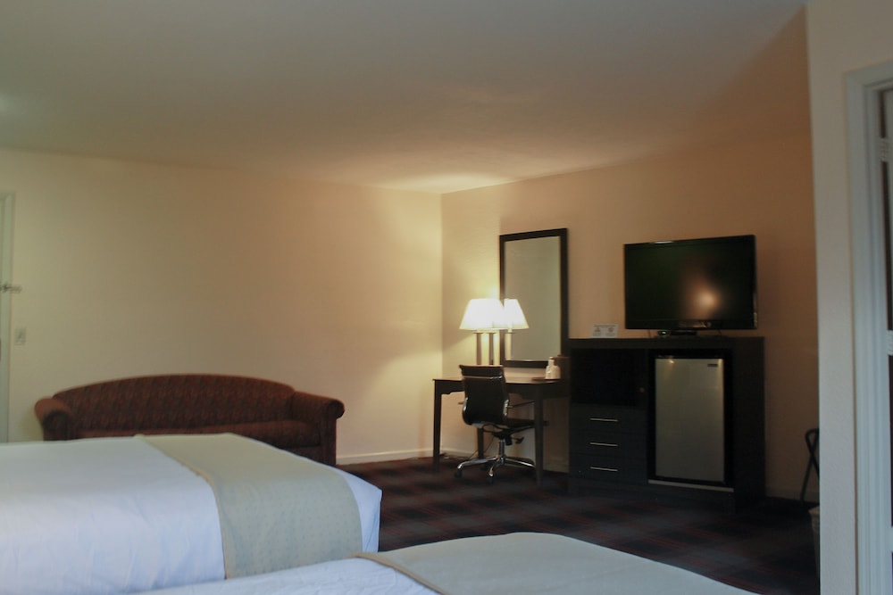 Suite, 2 Queen Beds, Mountain View photo 3