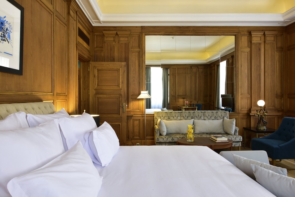 Presidential Suite (King Size Bed)