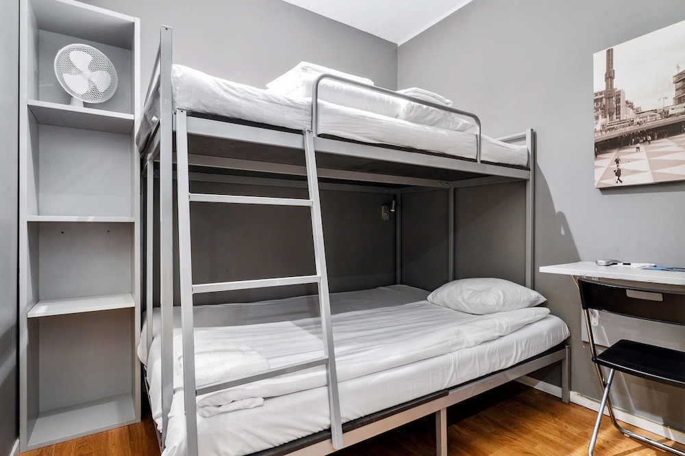 Economy Room, Multiple Beds, Non Smoking, No Windows (No Bathroom) - Photo 4