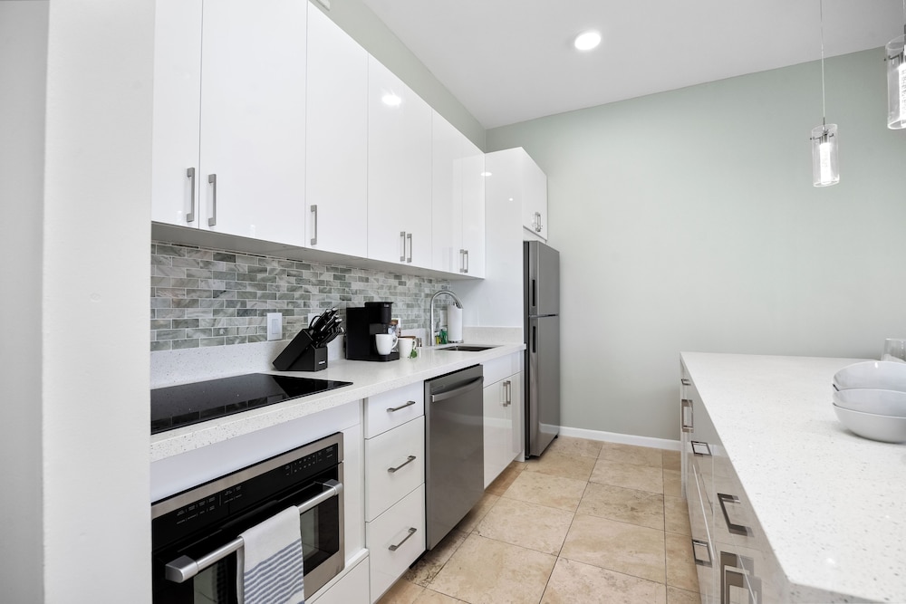 Premium Remodeled Condo with Ocean View and Parking: Premium Condo, 1 Bedroom, Air conditioning, Ocean View (0178) photo