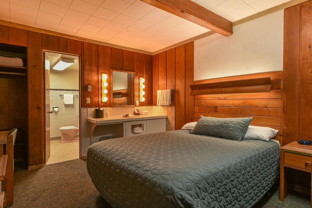 Standard Single Room, 1 Queen Bed, Partial Ocean View, Ground Floor