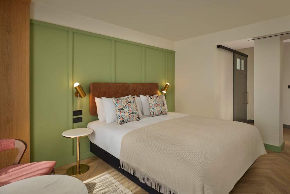 Deluxe Room, 1 Double Bed, City View (Balcony) - Photo 1