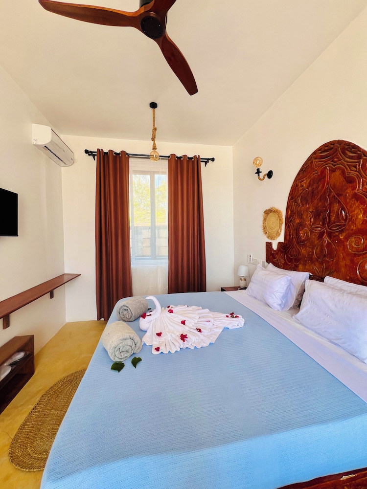 Deluxe Double Room, Partial Sea View photo 1