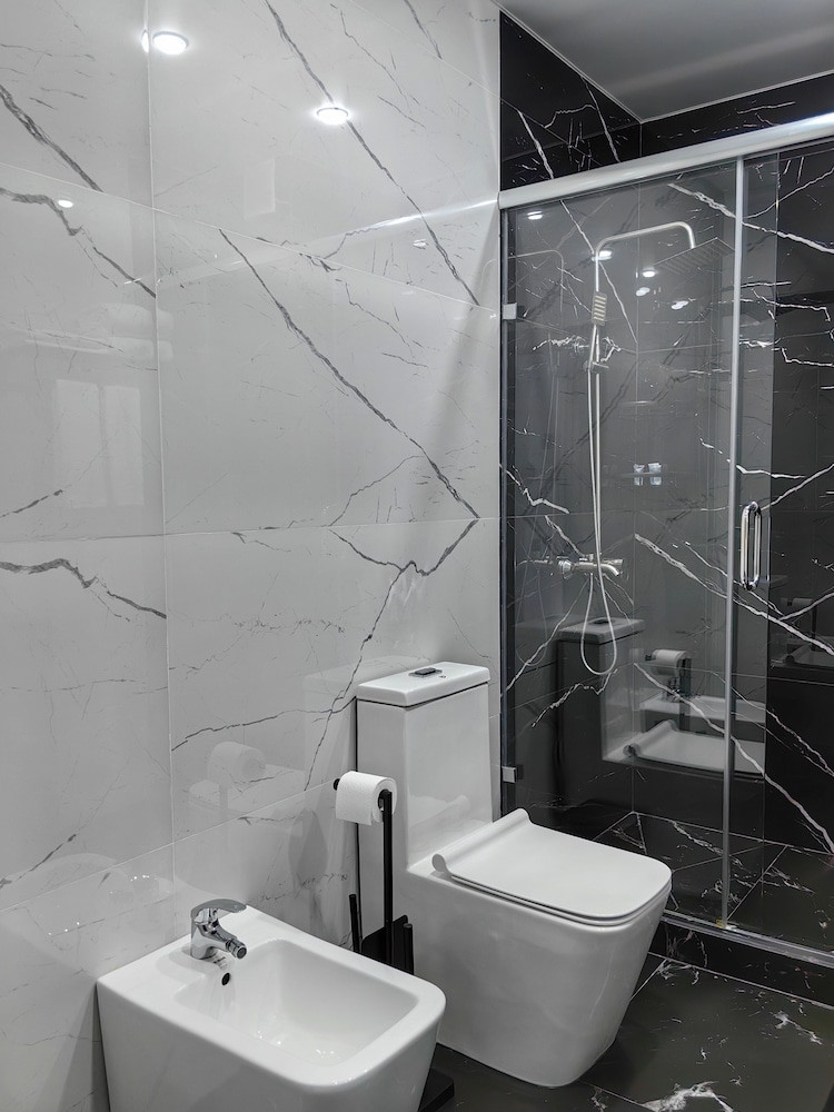 Standard Twin Room - Photo 4