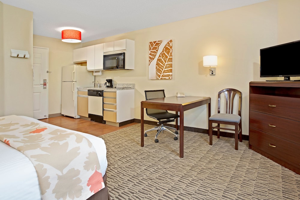 Standard Room, 1 Queen Bed, Non Smoking - Photo 2