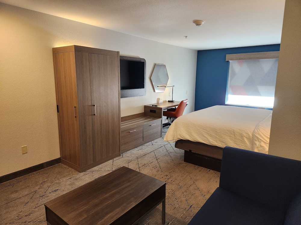 Standard Room, 1 King Bed, Accessible Bathtub (Communications, Mobility) - Photo 2