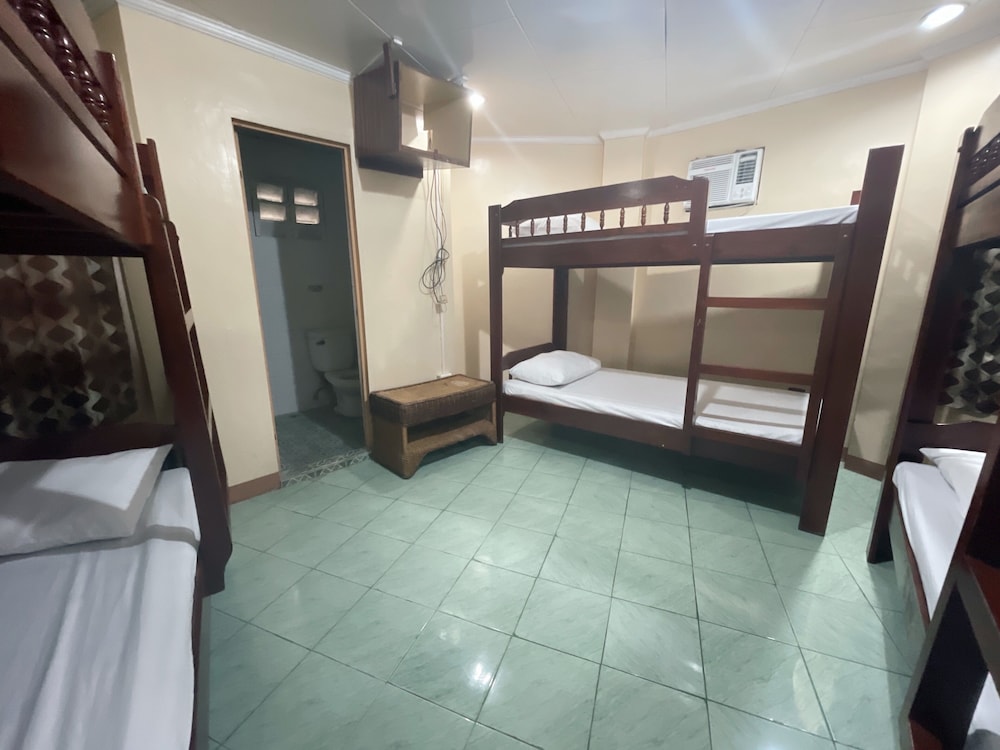 Classic Quadruple Room photo 2
