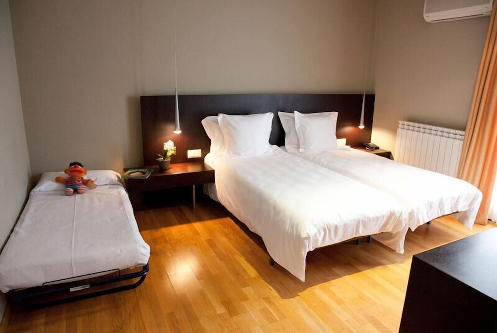 Habitación Doble (2 adultos + 1 niño)