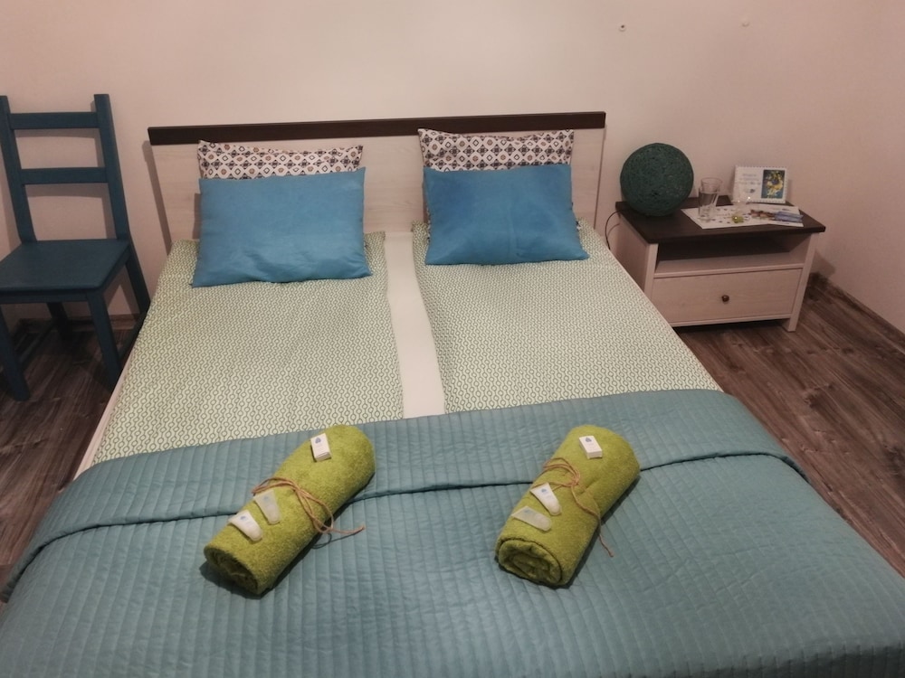 Double Room, 1 Queen Bed, Private Bathroom, Garden Area (10) photo 2