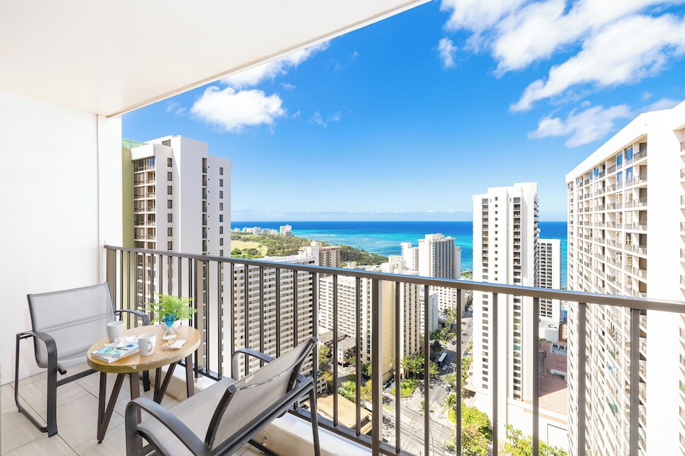 High Floor Ocean View Condo w/ 2 Beds and Parking: Family Suite, 1 Bedroom, Air conditioning, Ocean View (0091) photo