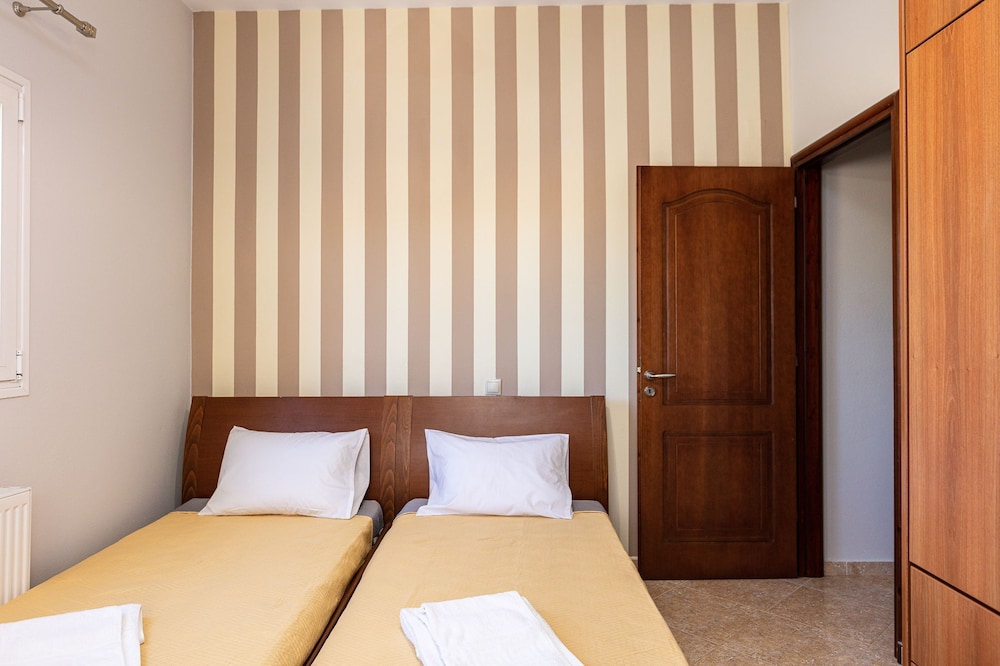 Apartment, 3 Bedrooms, Pool View