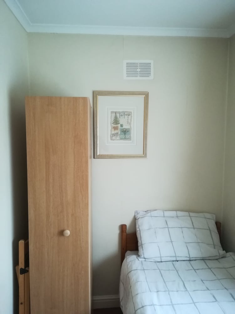 Economy Single Room, Shared Bathroom photo 2