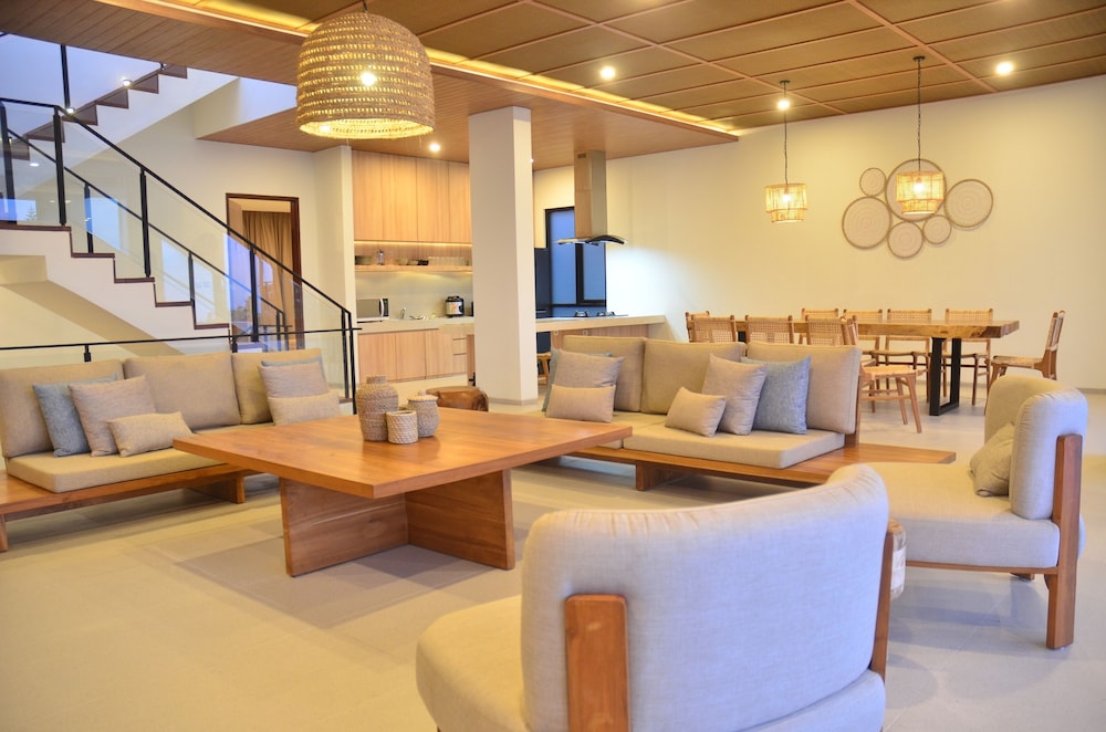 Luxury Villa photo 1