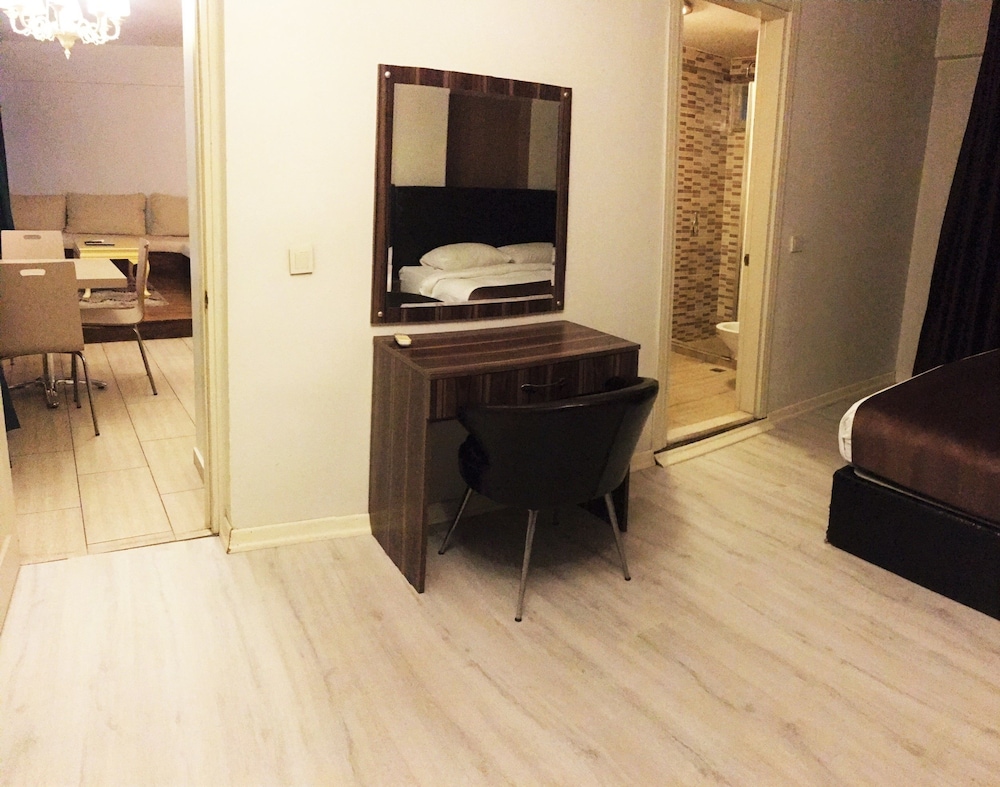 Suite, Partial Sea View photo 2