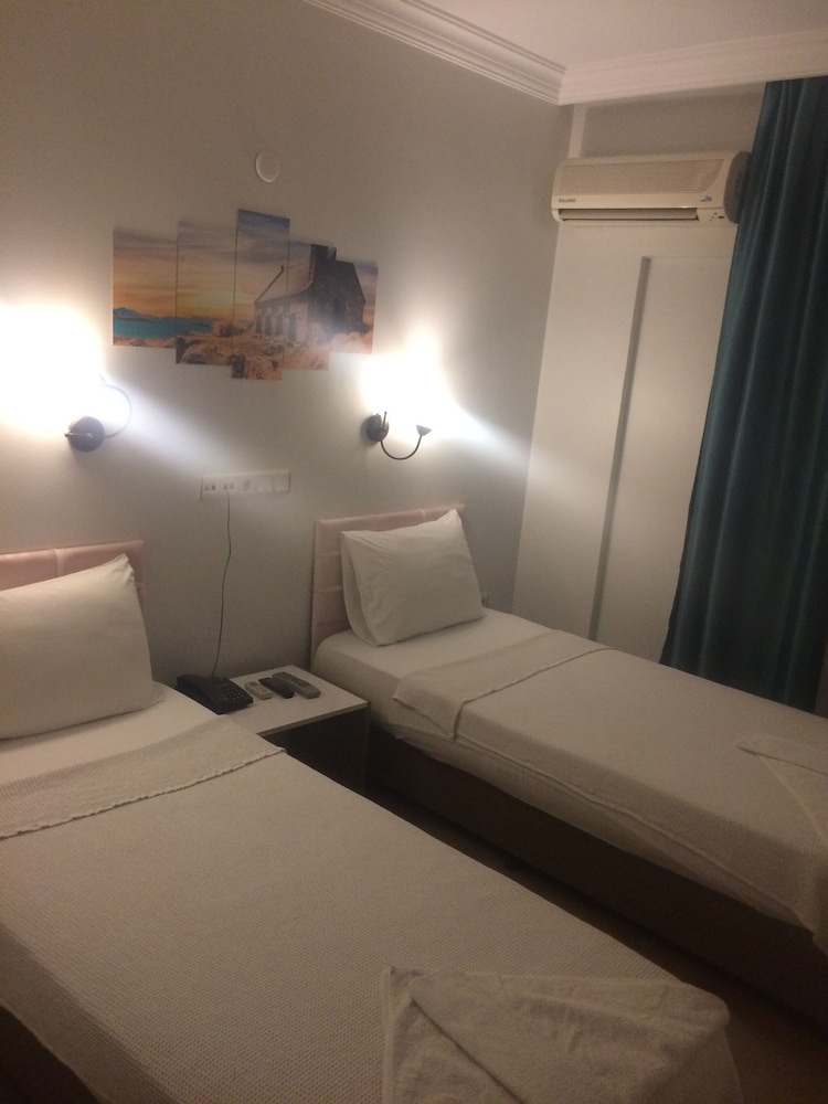 Economy Twin Room, 1 Bedroom, Smoking photo 1