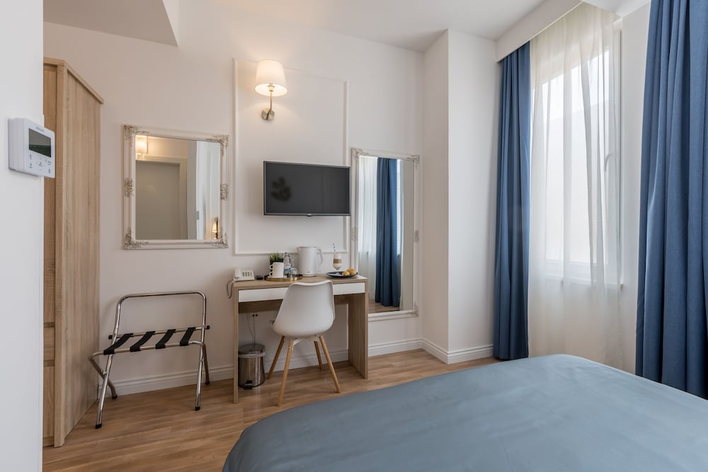 Standard Double or Twin Room photo 3
