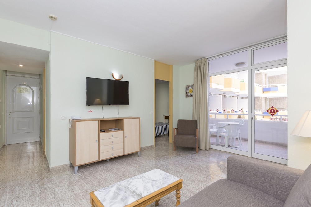 Economy Room (3 adults + 3 children)