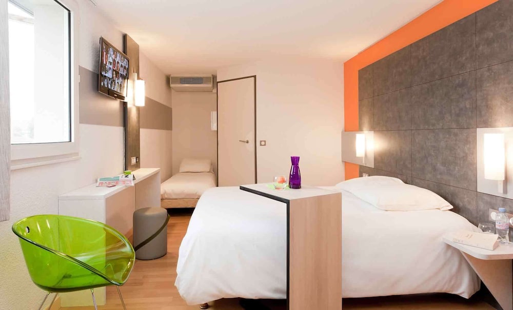 Standard Double Room, Multiple Beds - Photo 5