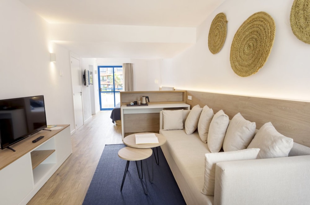 Junior Suite (1 Adult) Junior Suite (1 Adult)