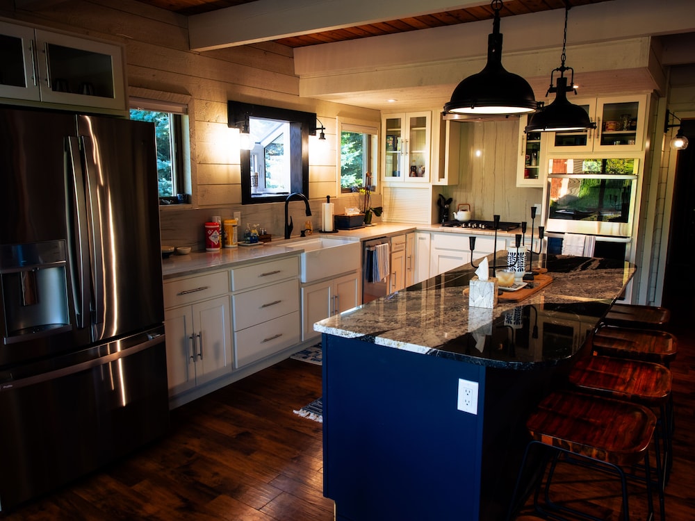 Classic Chalet, 3 Bedrooms, Fireplace, Mountain View photo 2