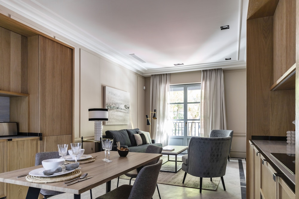 Luxury Apartment, 1 King Bed photo 2